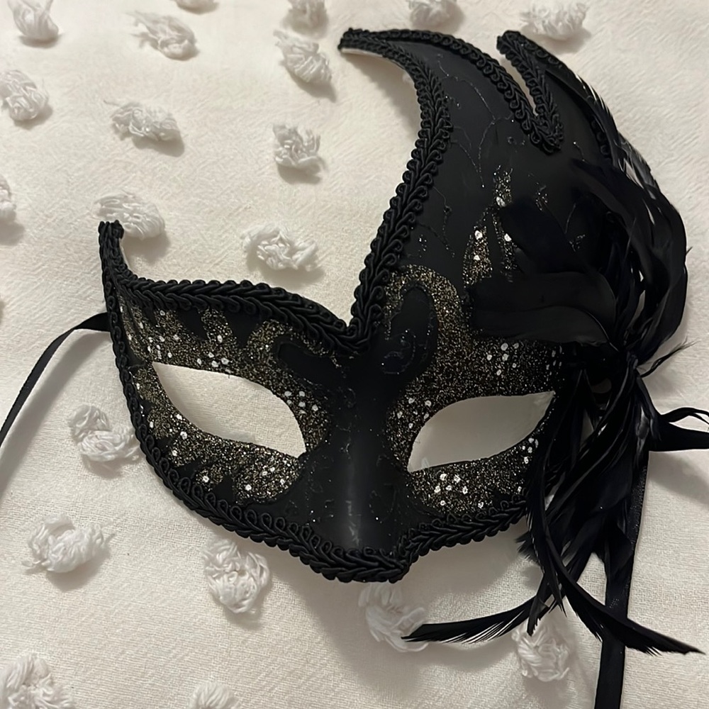Black and gold mask